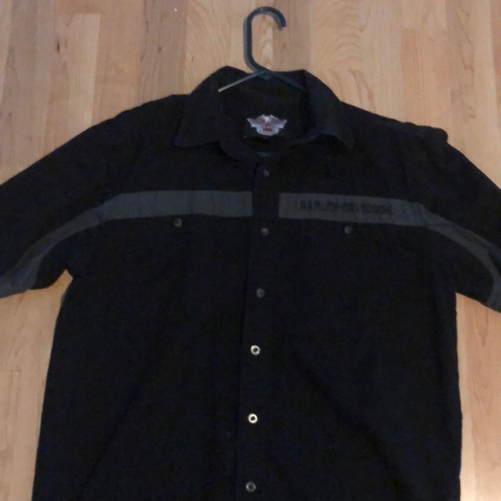Authentic mens Harley Davidson garage button up shirt